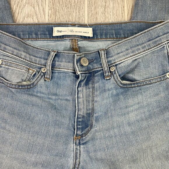 Gap True Skinny Ankle Jeans.  Distressed. 38R - Picture 3 of 9